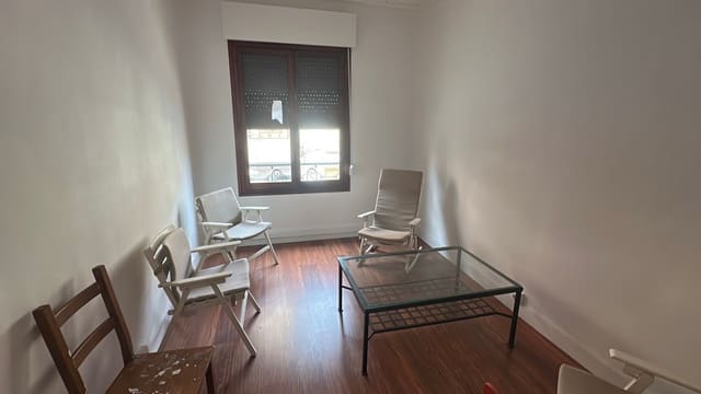 5 bedroom Apartment for rent in Almoradí with garage - € 700 (Ref: 9564288)