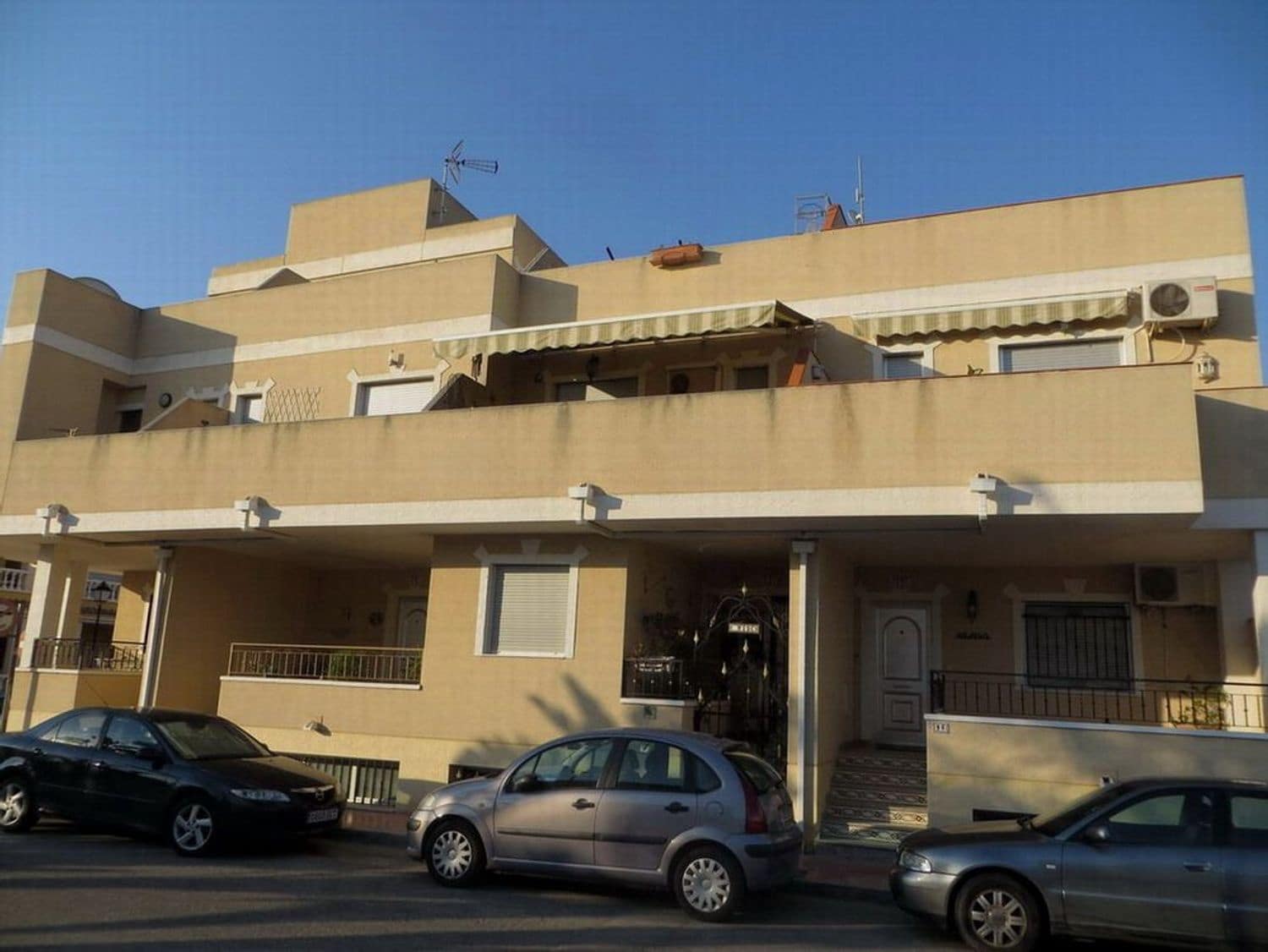 3 bedroom Townhouse for rent in Daya Nueva with garage - € 1,200 (Ref: 9564289)