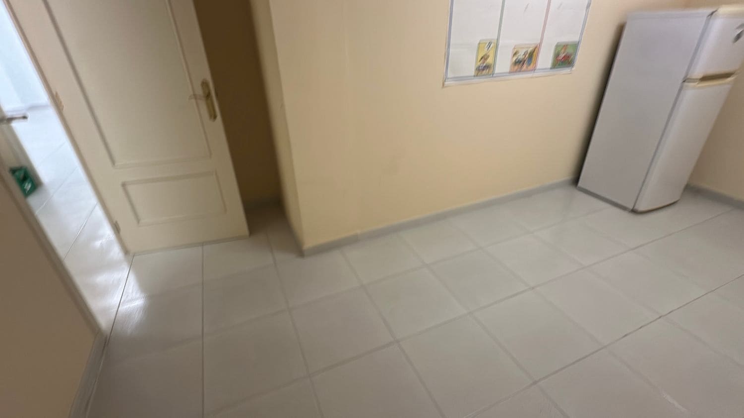 Kontor til leje i Almoradi - € 700 (Ref: 9567978)