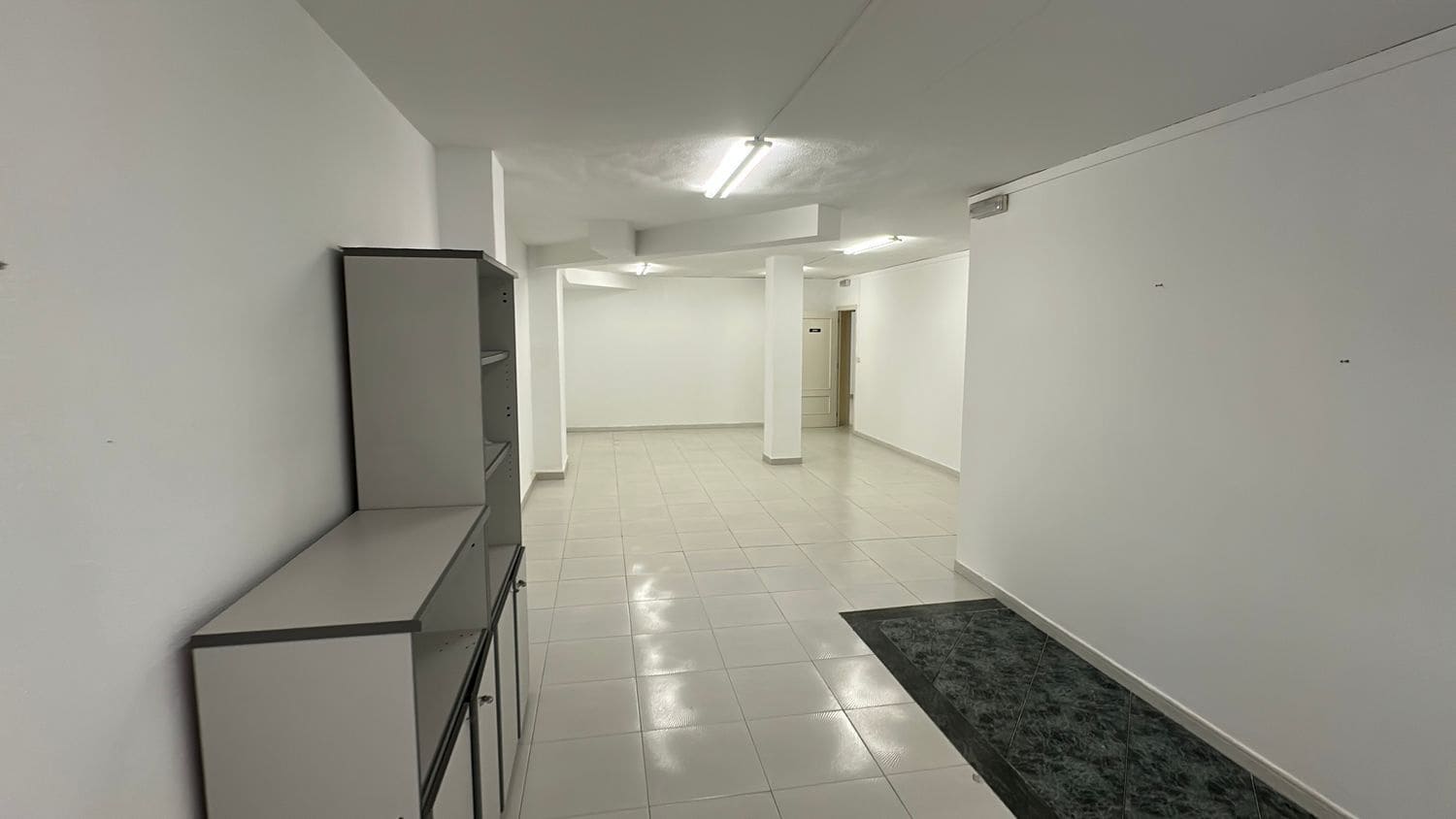 Kontor til leje i Almoradi - € 700 (Ref: 9567978)