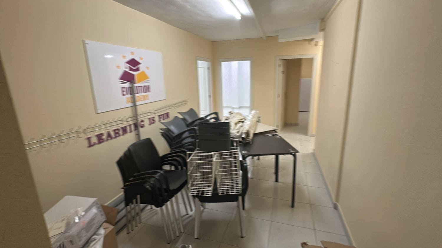 Kontor til leje i Almoradi - € 700 (Ref: 9567978)