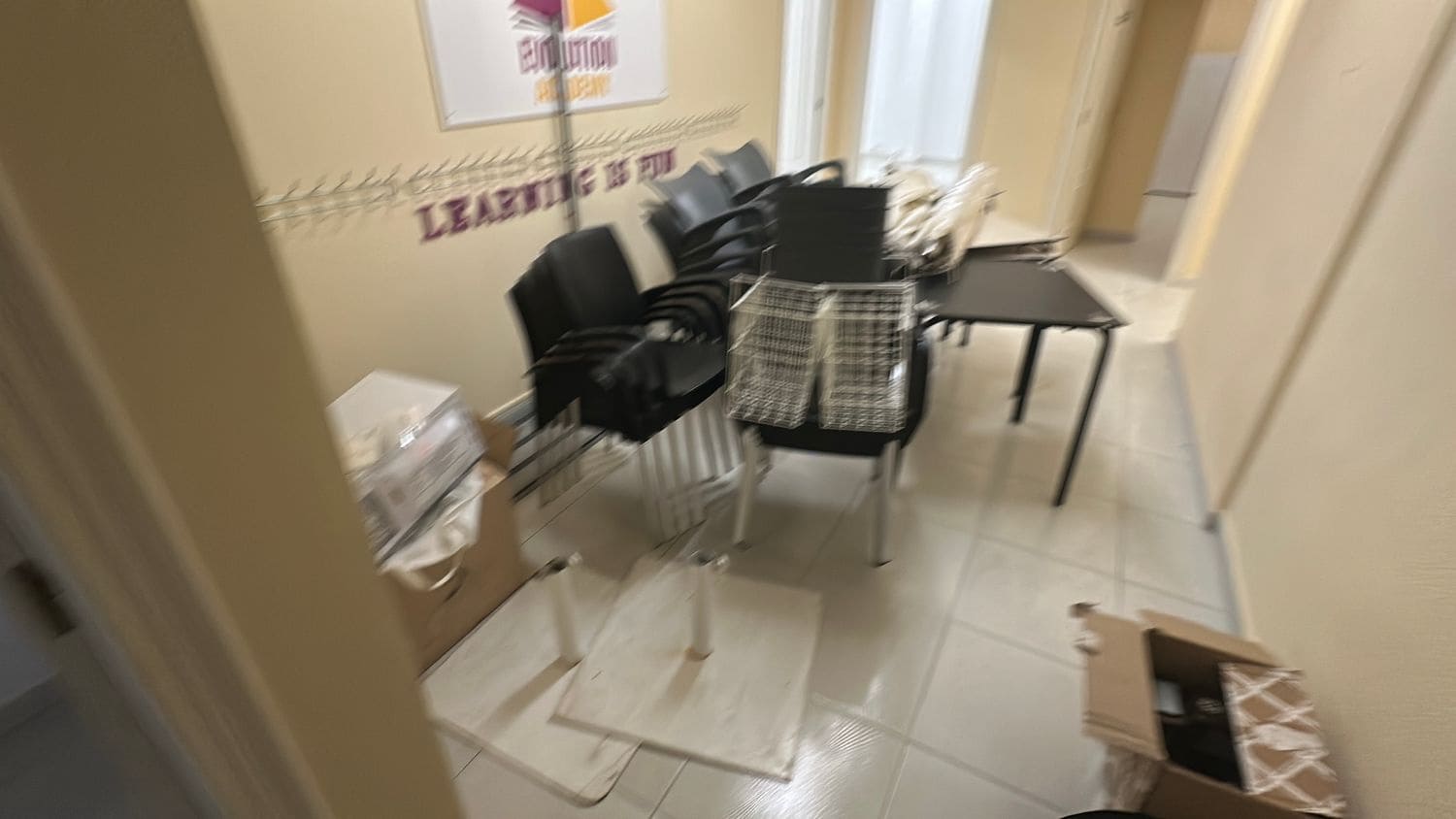 Kontor til leje i Almoradi - € 700 (Ref: 9567978)