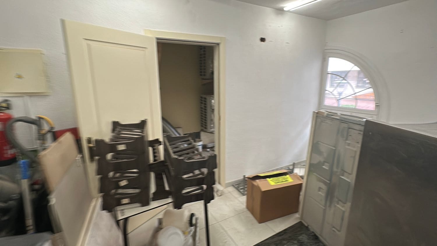 Kontor til leje i Almoradi - € 700 (Ref: 9567978)