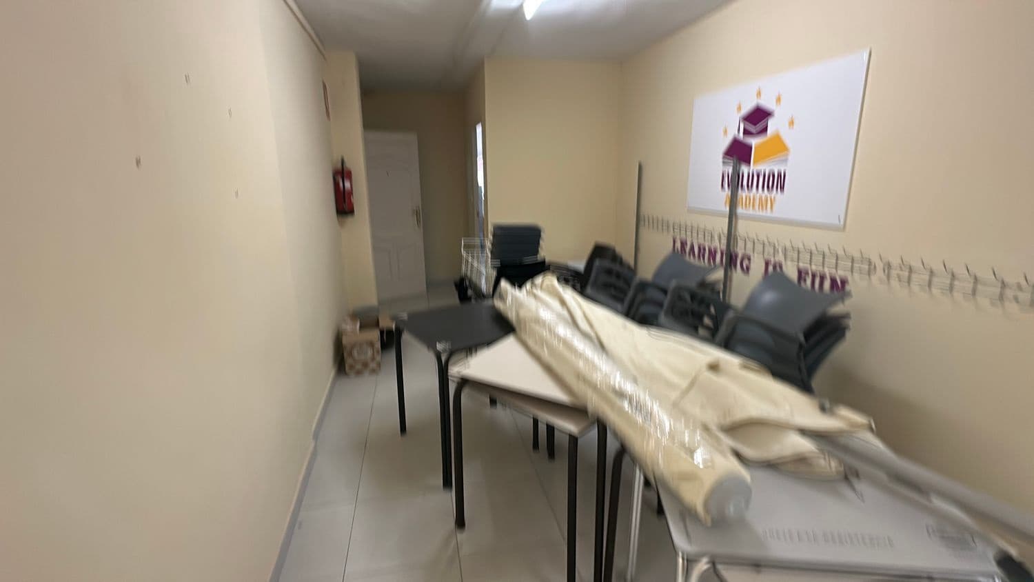 Kontor til leje i Almoradi - € 700 (Ref: 9567978)