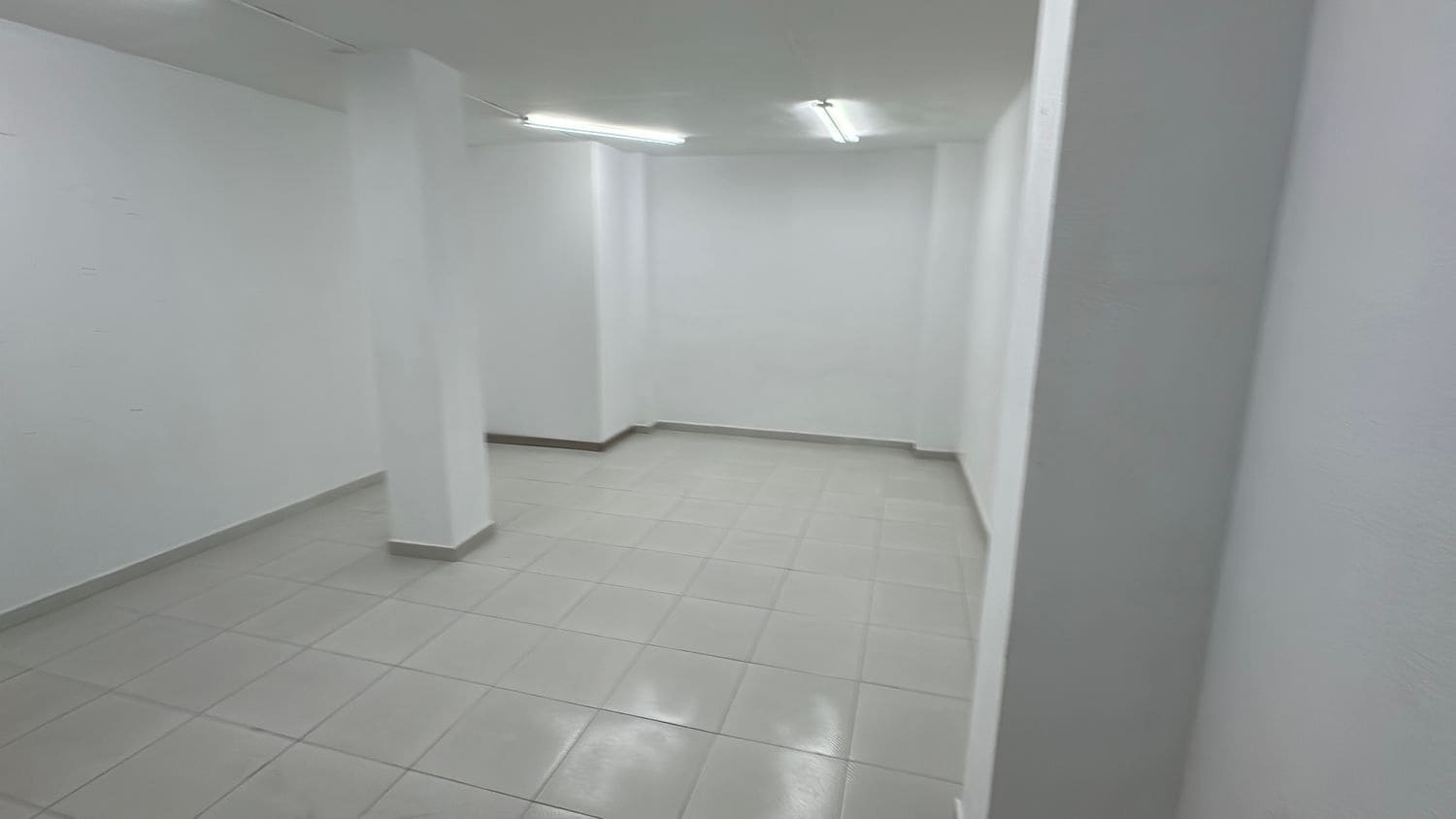 Kontor til leje i Almoradi - € 700 (Ref: 9567978)