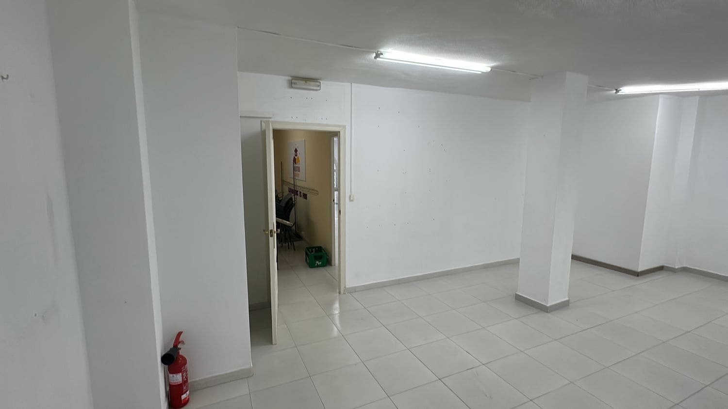 Kontor til leje i Almoradi - € 700 (Ref: 9567978)