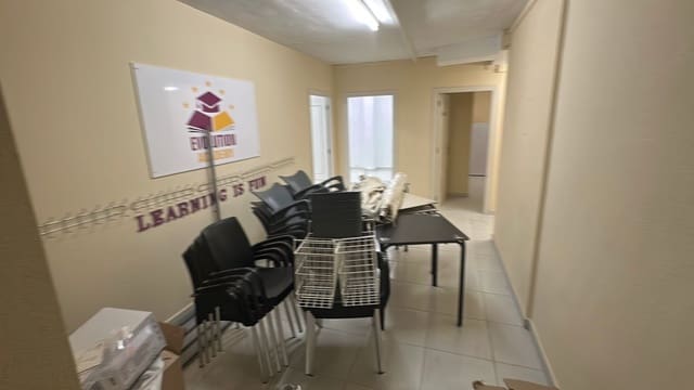 Kontor til leje i Almoradí - € 700 (Ref: 9567978)