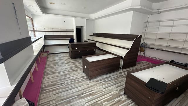 Kommersiell til leie i Almoradí - € 800 (Ref: 9819841)