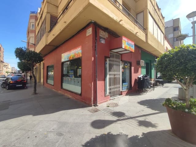 Kommersiell til leie i Almoradí - € 800 (Ref: 9819841)