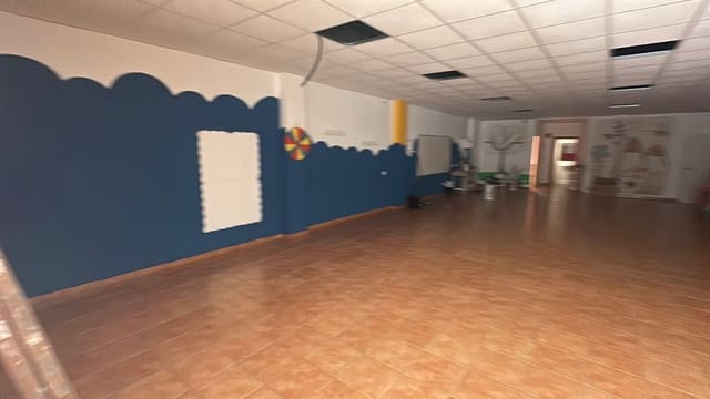 Erhverv til salg i Rafal - € 190.000 (Ref: 9861408)