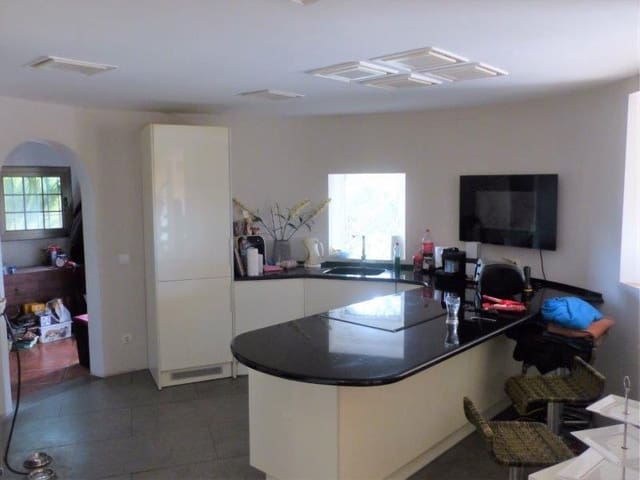 6 bedroom Villa for sale in El Perelló with pool garage - € 850,000 (Ref: 6644410)