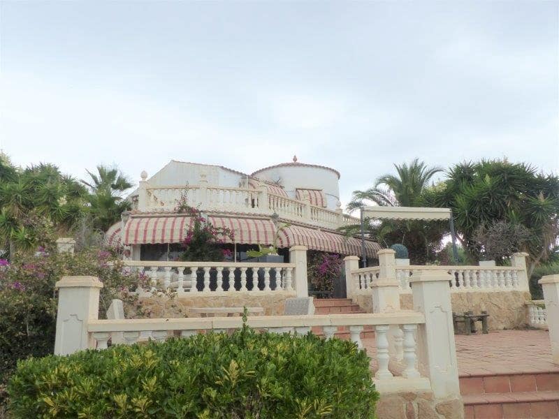 Chalet de 6 habitaciones en El Perelló en venta con piscina garaje - 850.000 € (Ref: 6644410)
