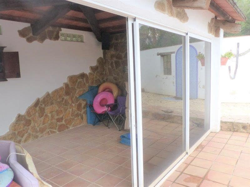 Chalet de 6 habitaciones en El Perelló en venta con piscina garaje - 850.000 € (Ref: 6644410)