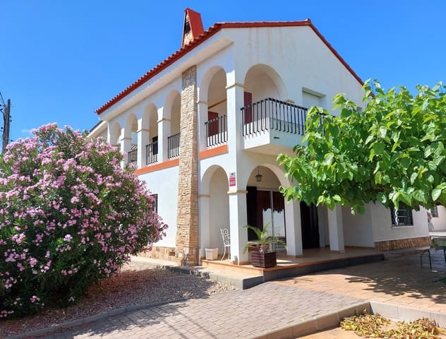 Chalet de 5 habitaciones en L'Ampolla en venta con piscina garaje - 349.900 € (Ref: 8005379)
