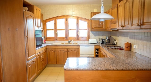 5 slaapkamer Villa te koop in L'Ampolla met garage - € 529.000 (Ref: 8332719)