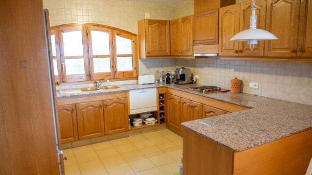 5 slaapkamer Villa te koop in L'Ampolla met garage - € 529.000 (Ref: 8332719)