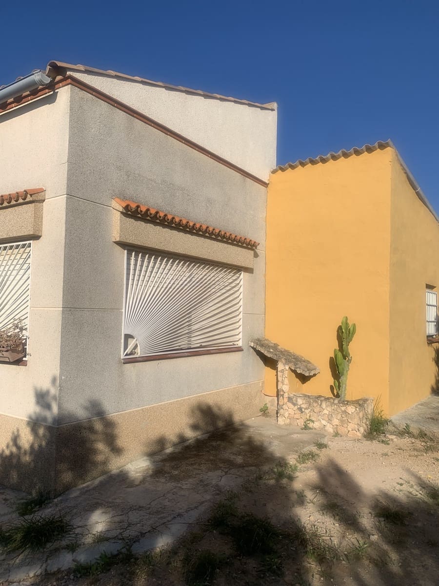 2 bedroom Finca/Country House for sale in Camarles with garage - € 145,000 (Ref: 8915824)