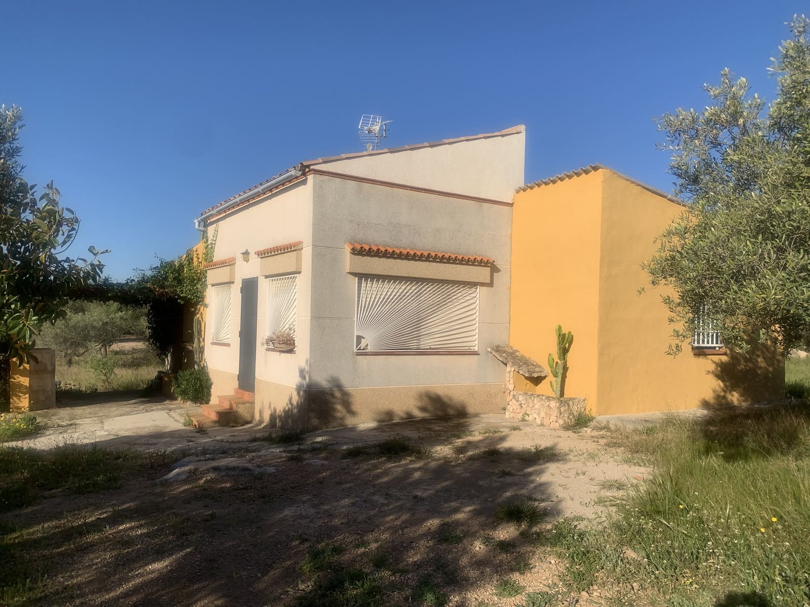 2 bedroom Finca/Country House for sale in Camarles with garage - € 145,000 (Ref: 8915824)