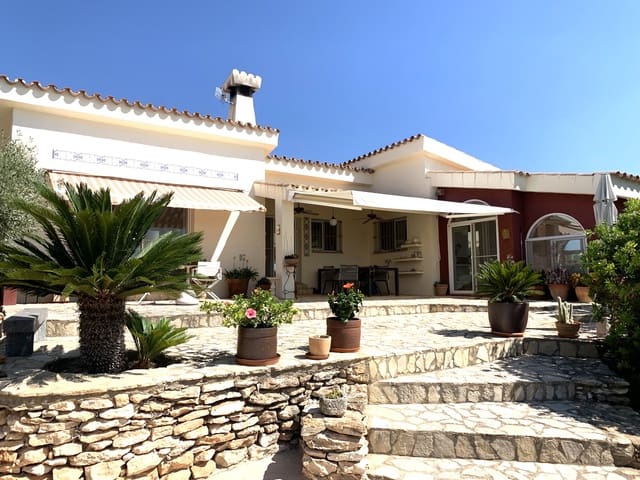 3 soveværelse Finca/Landehus til salg i Tortosa med swimmingpool - € 530.000 (Ref: 9146110)