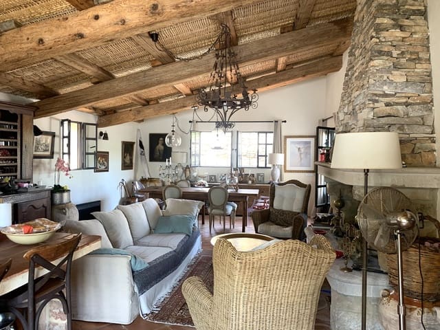 3 makuuhuone Maalaistalo myytävänä paikassa Tivissa mukana 
autotalli - 369 000 € (Ref: 9166351)