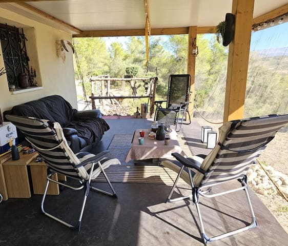 21 makuuhuone Maalaistalo myytävänä paikassa Tivissa - 179 000 € (Ref: 9227891)