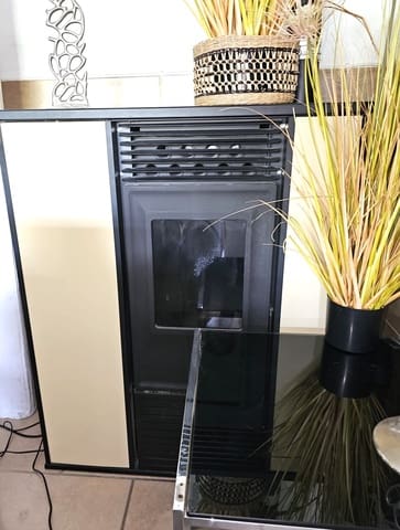 3 makuuhuone Maalaistalo myytävänä paikassa Móra d'Ebre mukana uima-altaan 
autotalli - 339 000 € (Ref: 9247758)