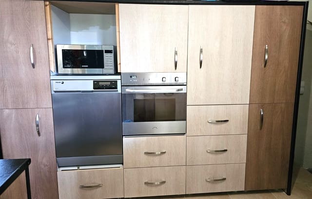 3 makuuhuone Maalaistalo myytävänä paikassa Móra d'Ebre mukana uima-altaan 
autotalli - 339 000 € (Ref: 9247758)