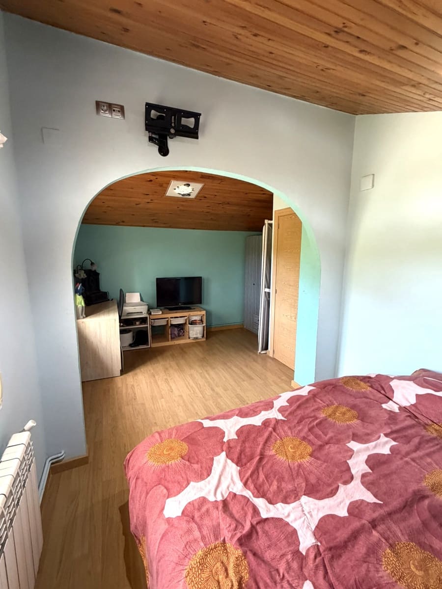 5 sypialnia Finka/Dom wiejski na sprzedaż w Flix z basenem garażem - 390 000 € (Ref: 9793612)