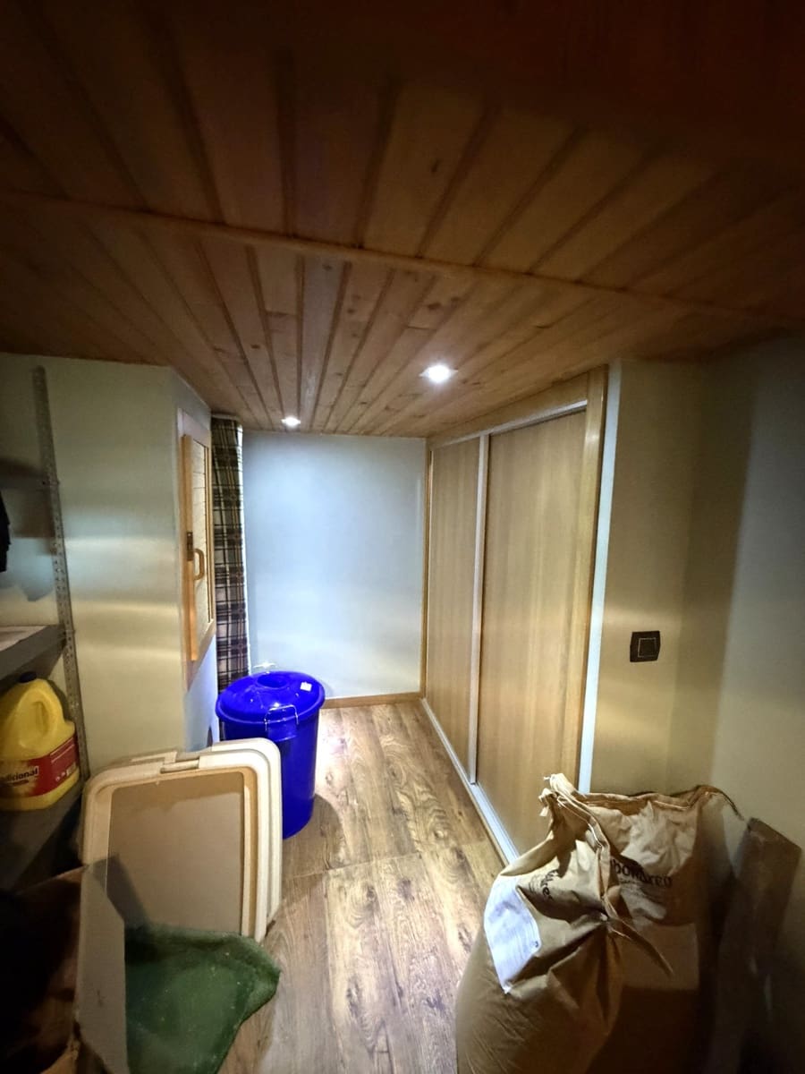 5 sypialnia Finka/Dom wiejski na sprzedaż w Flix z basenem garażem - 390 000 € (Ref: 9793612)