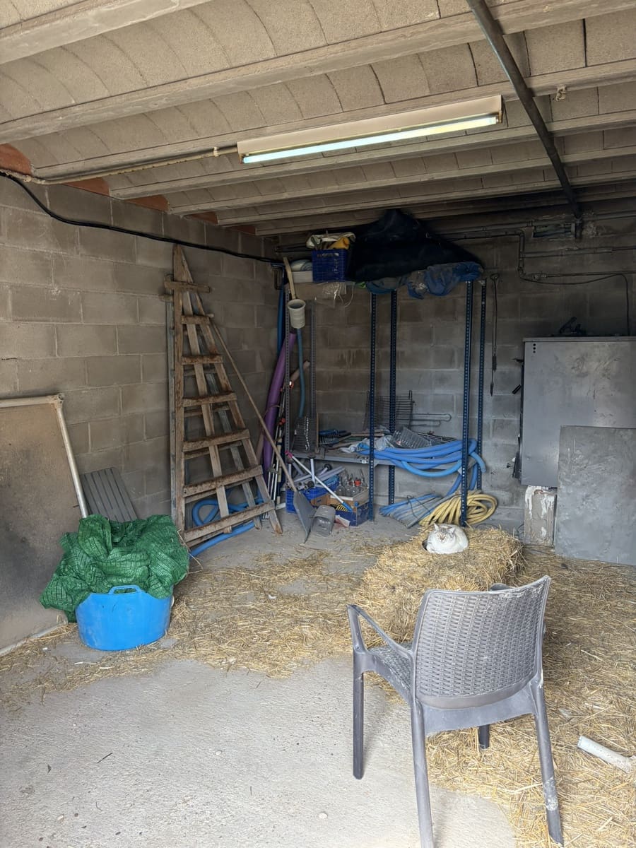 5 sypialnia Finka/Dom wiejski na sprzedaż w Flix z basenem garażem - 390 000 € (Ref: 9793612)