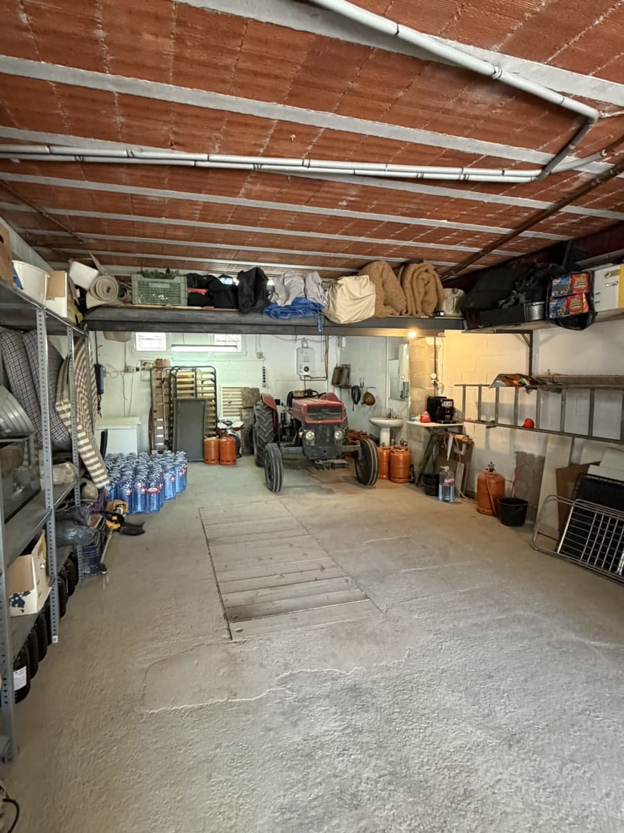 5 sypialnia Finka/Dom wiejski na sprzedaż w Flix z basenem garażem - 390 000 € (Ref: 9793612)