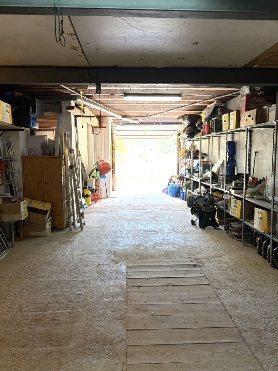 5 sypialnia Finka/Dom wiejski na sprzedaż w Flix z basenem garażem - 390 000 € (Ref: 9793612)