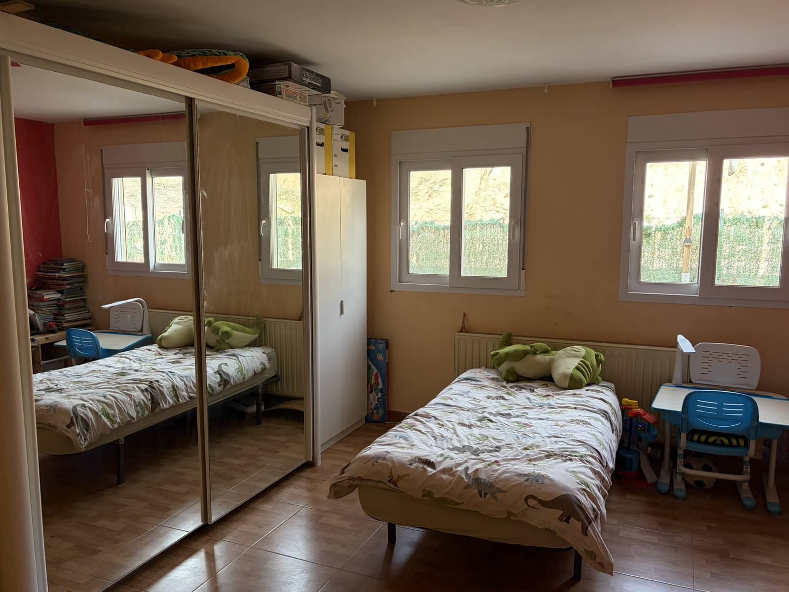 5 sypialnia Finka/Dom wiejski na sprzedaż w Flix z basenem garażem - 390 000 € (Ref: 9793612)