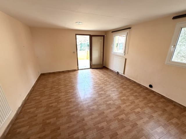 5 sypialnia Finka/Dom wiejski na sprzedaż w Flix z basenem garażem - 390 000 € (Ref: 9793612)
