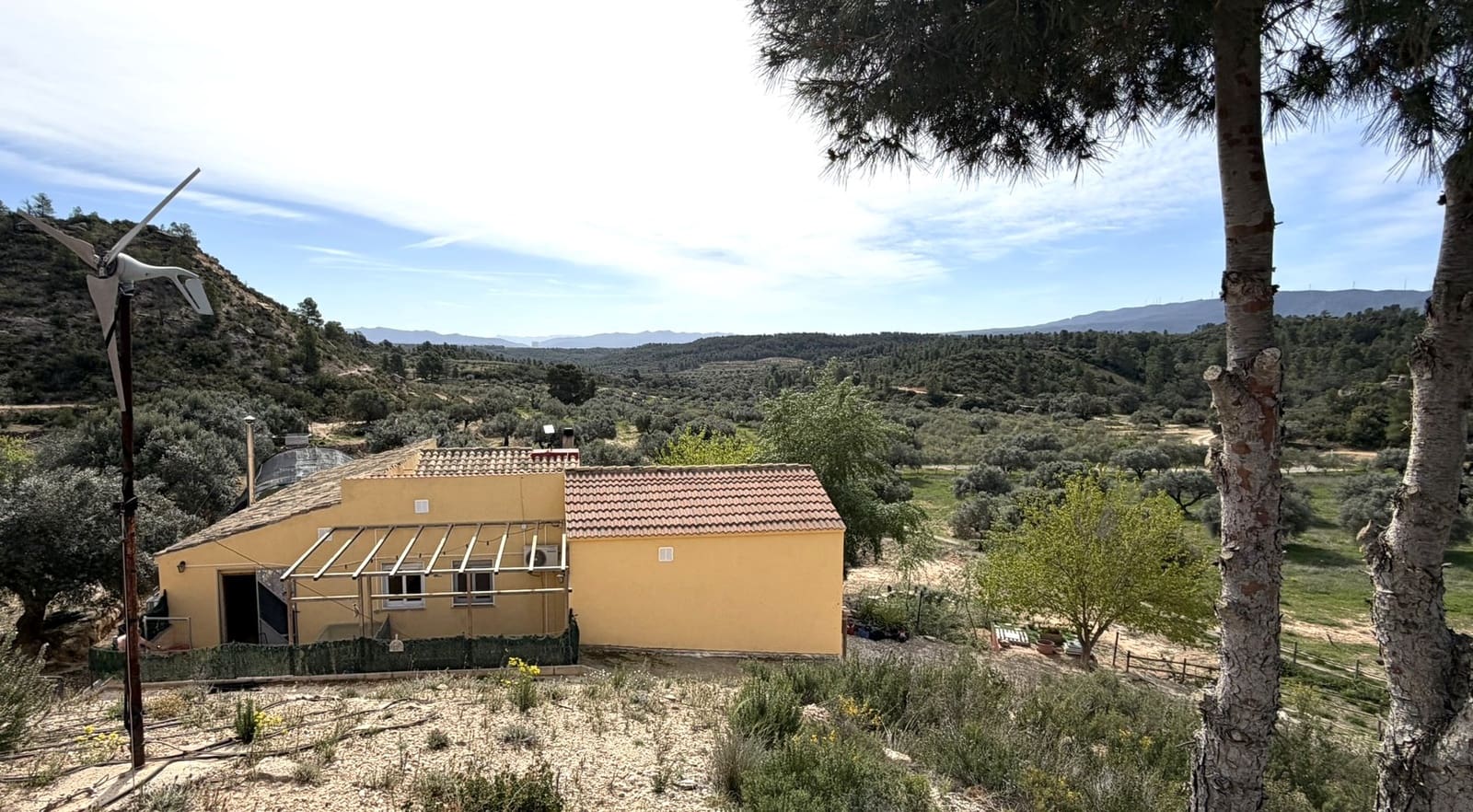 5 sypialnia Finka/Dom wiejski na sprzedaż w Flix z basenem garażem - 390 000 € (Ref: 9793612)