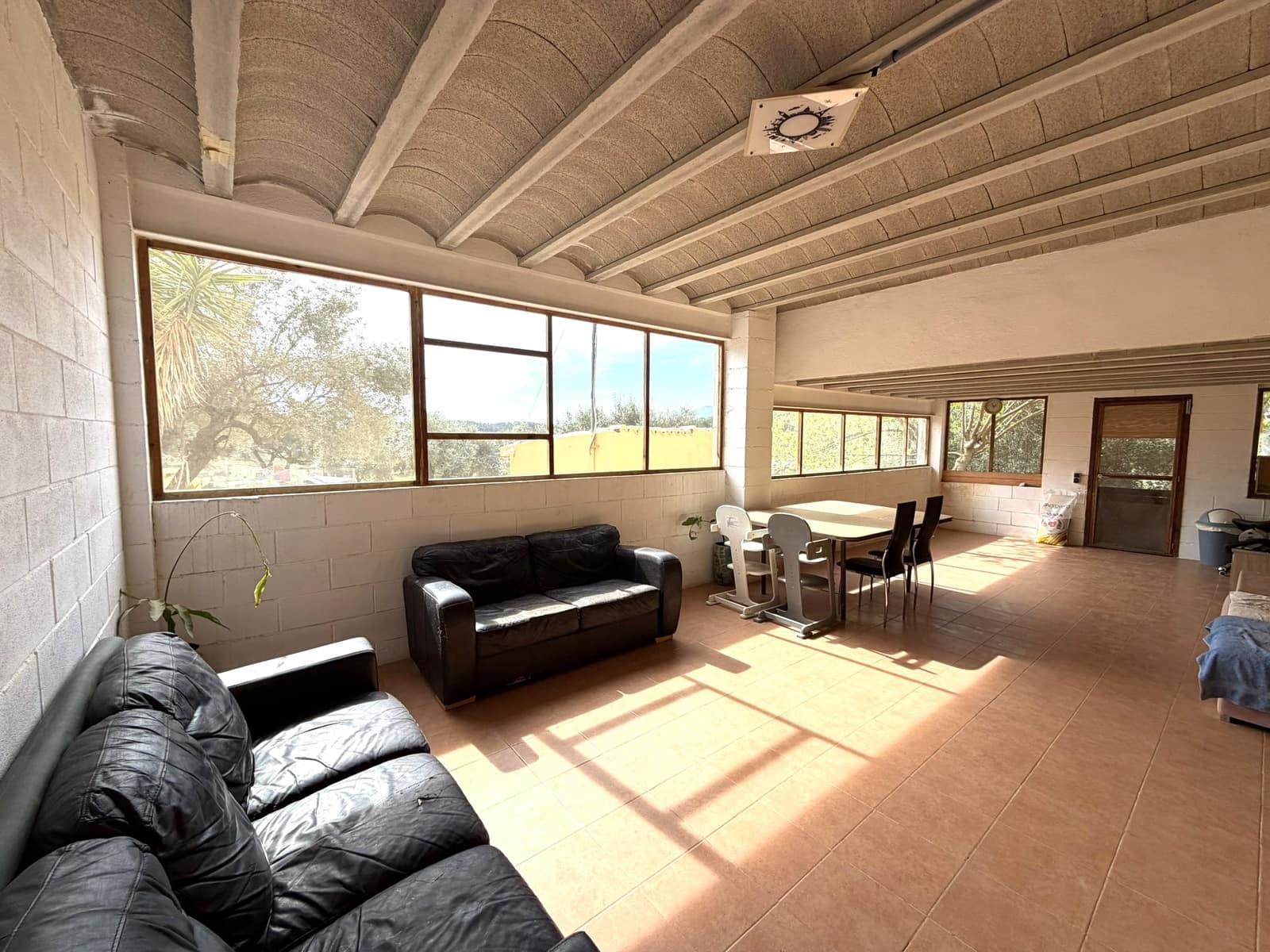 5 sypialnia Finka/Dom wiejski na sprzedaż w Flix z basenem garażem - 390 000 € (Ref: 9793612)