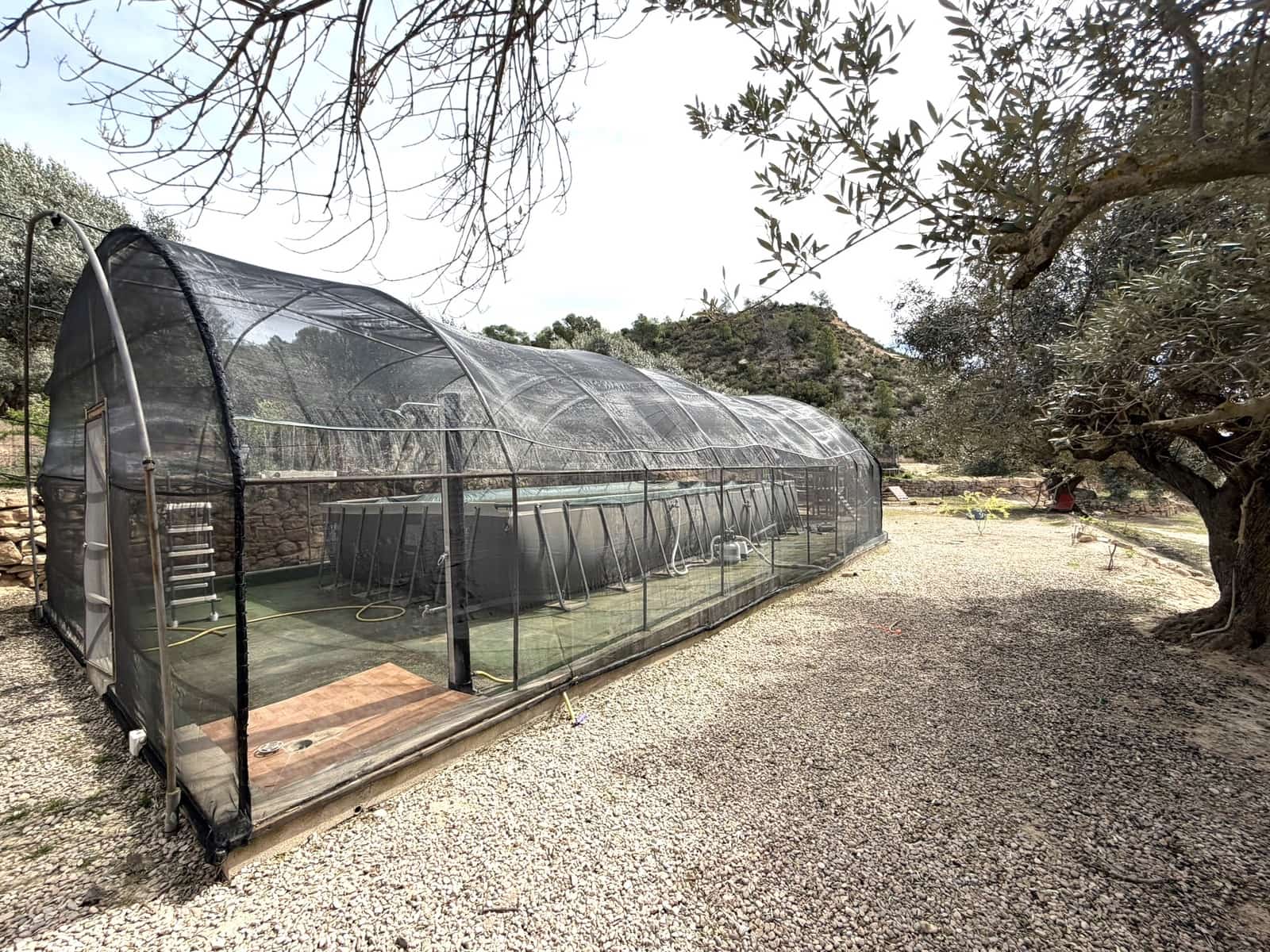 5 sypialnia Finka/Dom wiejski na sprzedaż w Flix z basenem garażem - 390 000 € (Ref: 9793612)