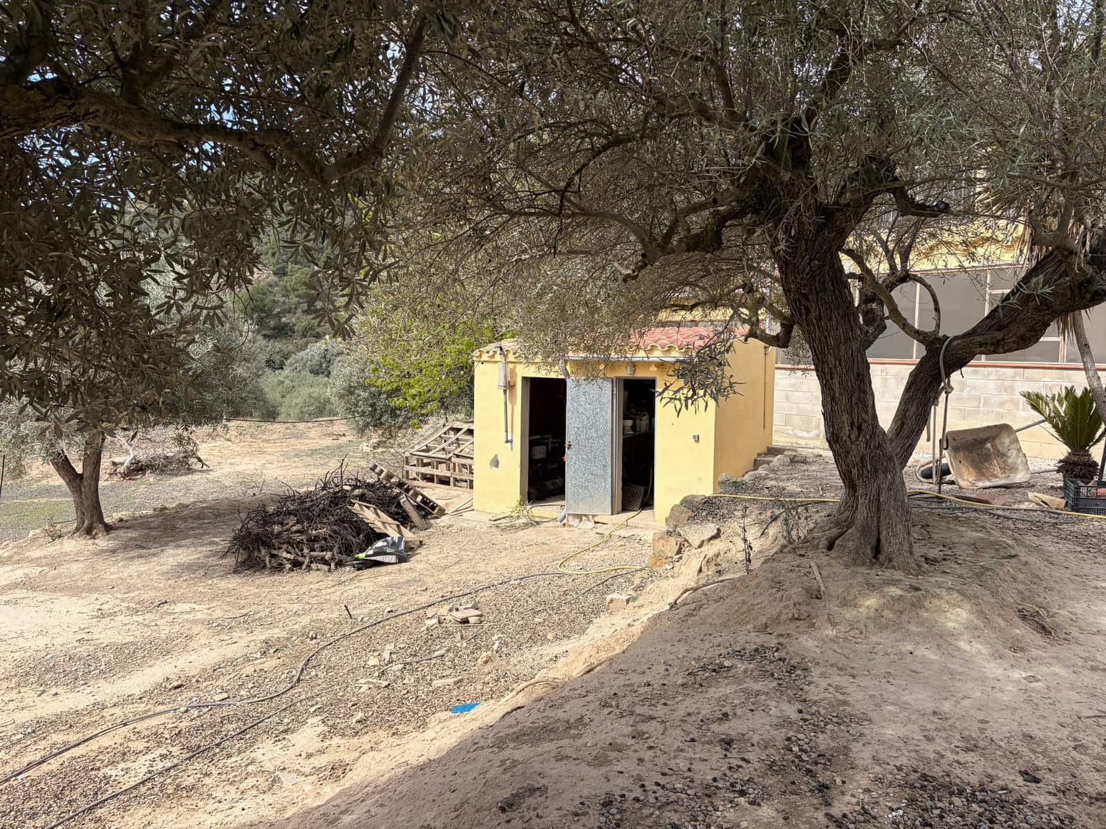 5 sypialnia Finka/Dom wiejski na sprzedaż w Flix z basenem garażem - 390 000 € (Ref: 9793612)