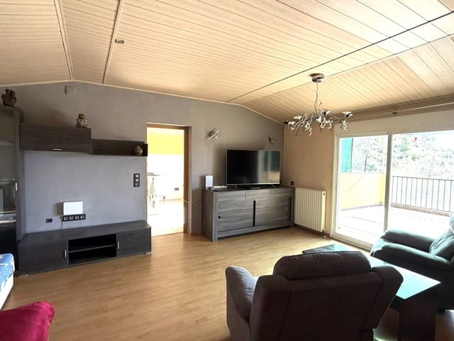 5 sypialnia Finka/Dom wiejski na sprzedaż w Flix z basenem garażem - 345 000 € (Ref: 9793612)