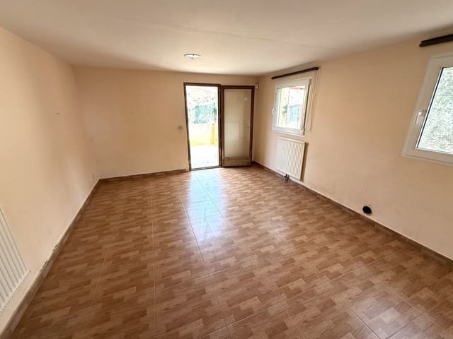 5 sypialnia Finka/Dom wiejski na sprzedaż w Flix z basenem garażem - 345 000 € (Ref: 9793612)