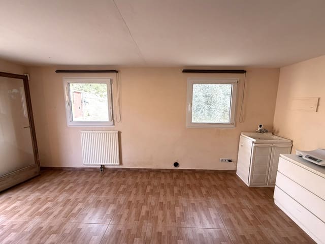 5 sypialnia Finka/Dom wiejski na sprzedaż w Flix z basenem garażem - 345 000 € (Ref: 9793612)