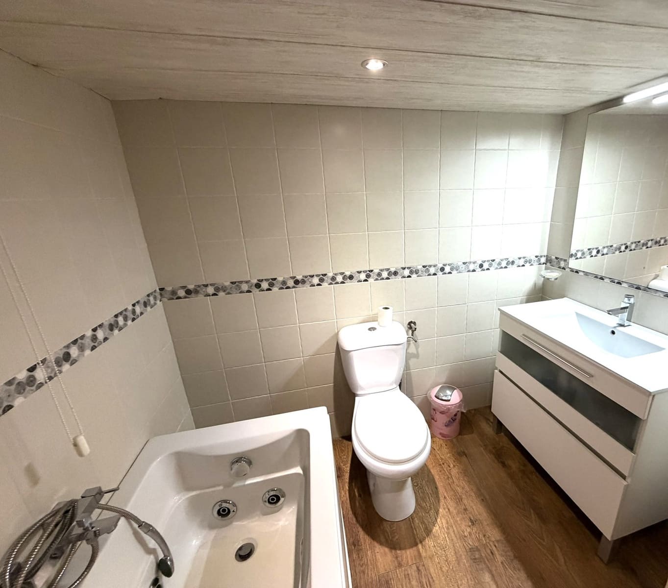 5 soveværelse Finca/Landehus til salg i Flix med swimmingpool garage - € 345.000 (Ref: 9793612)