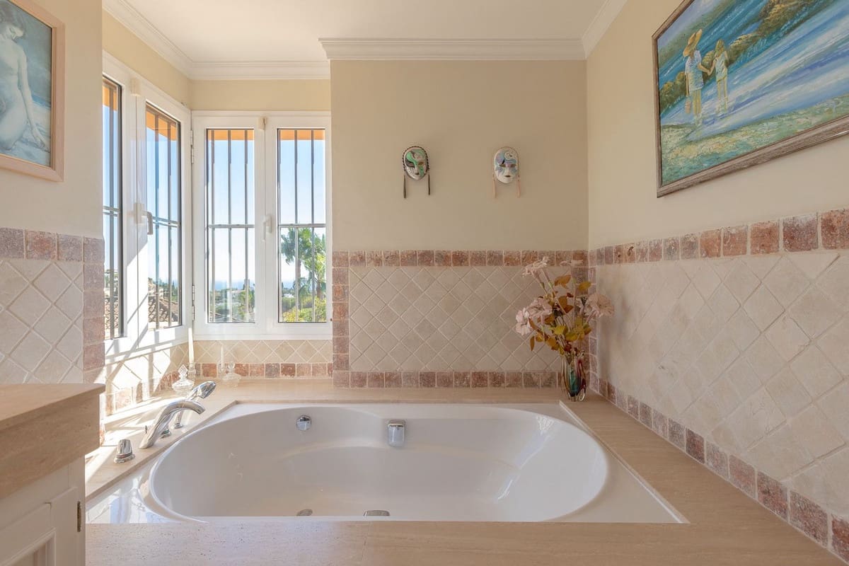 5 sypialnia Willa na sprzedaż w Elviria z basenem - 2 068 000 € (Ref: 10000583)
