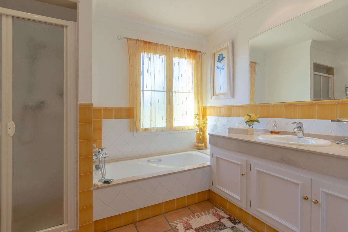 5 sypialnia Willa na sprzedaż w Elviria z basenem - 2 068 000 € (Ref: 10000583)
