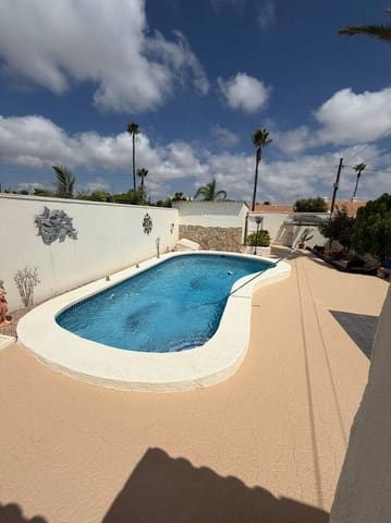 2 slaapkamer Villa te koop in Cabo Roig, Orihuela met zwembad garage - € 315.000 (Ref: 10000592)