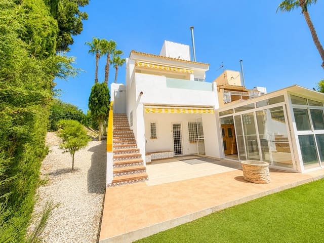 3 soverom Villa til salgs i Villamartin, Orihuela med svømmebasseng garasje - € 529 995 (Ref: 10000593)