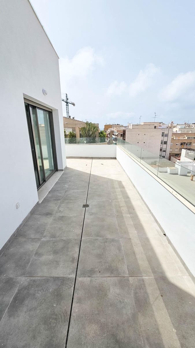 Ático de 3 habitaciones en Torrevieja en venta con garaje - 548.000 € (Ref: 10000594)