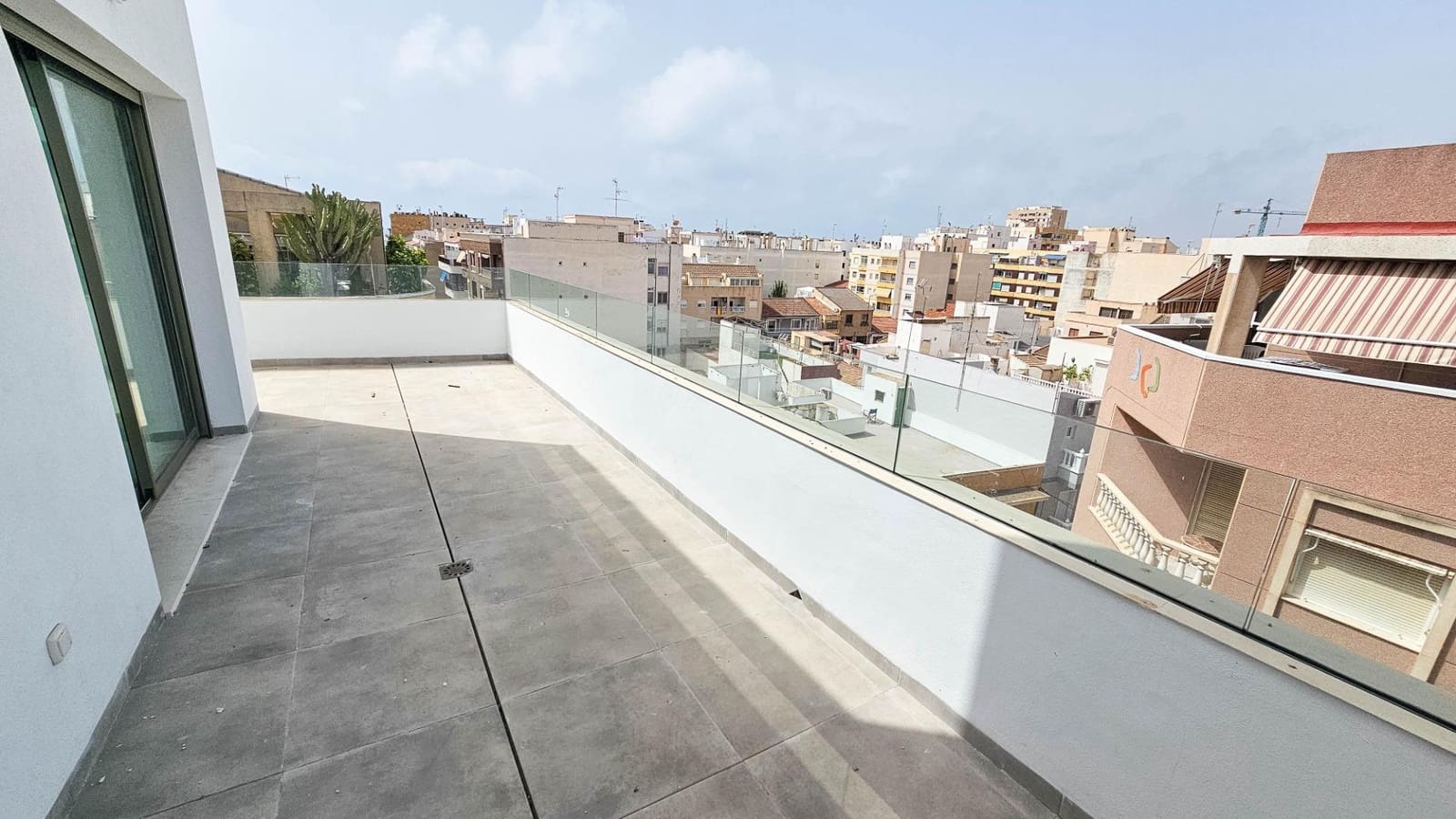 Ático de 3 habitaciones en Torrevieja en venta con garaje - 548.000 € (Ref: 10000594)