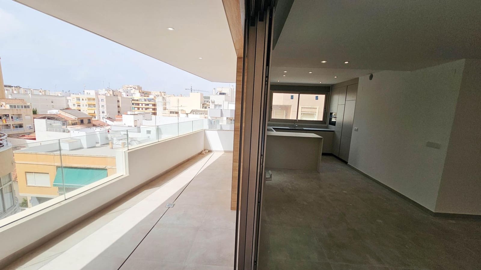 Ático de 3 habitaciones en Torrevieja en venta con garaje - 548.000 € (Ref: 10000594)