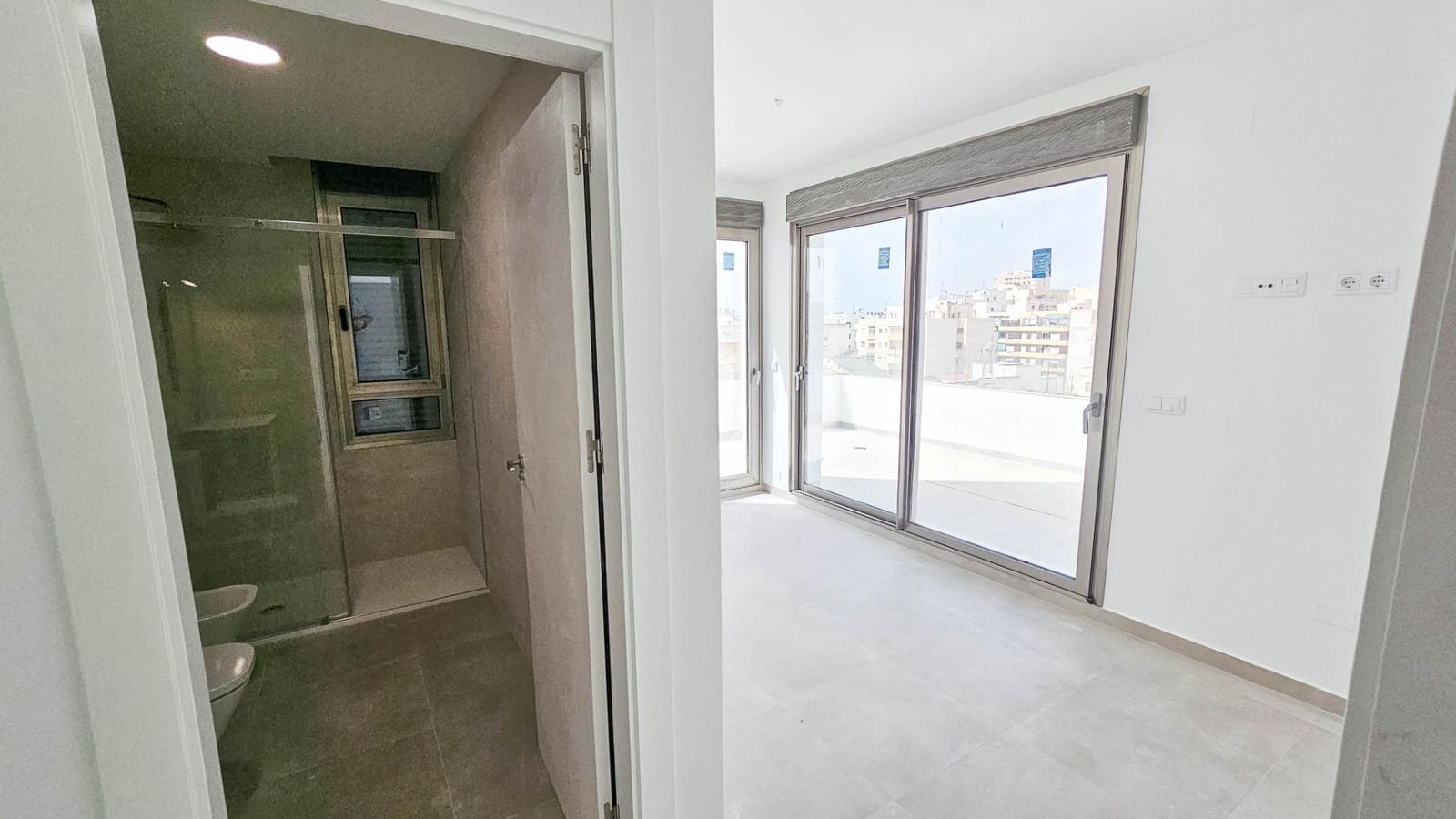 Ático de 3 habitaciones en Torrevieja en venta con garaje - 548.000 € (Ref: 10000594)